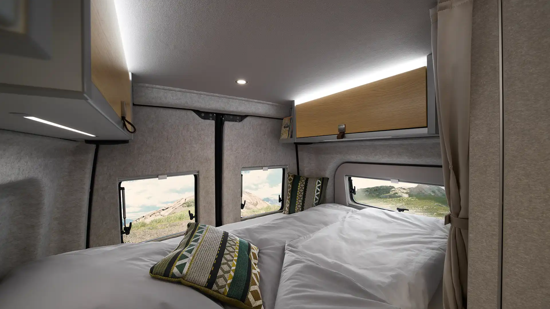 The decorative felt lining on the outer walls creates a cosy atmosphere in the sleeping area.