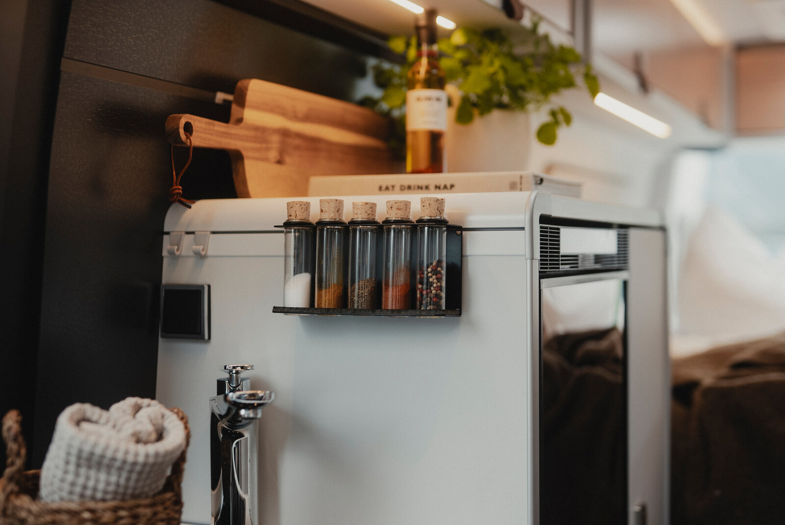 Numerous smart details and practical features make the Grand Canyon S a versatile problem-solver. Everything has its place, from spices to dish sponges and tea towels.