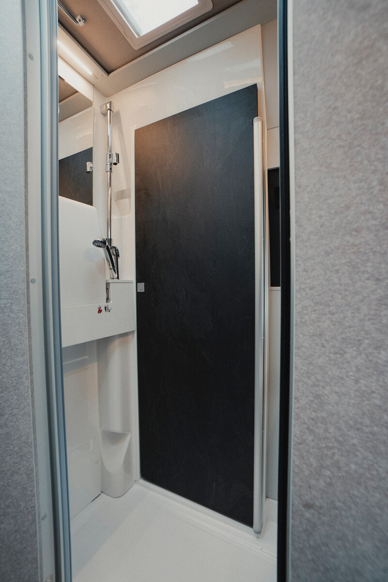 The large washbasin can be easily folded up to create a more open feel.