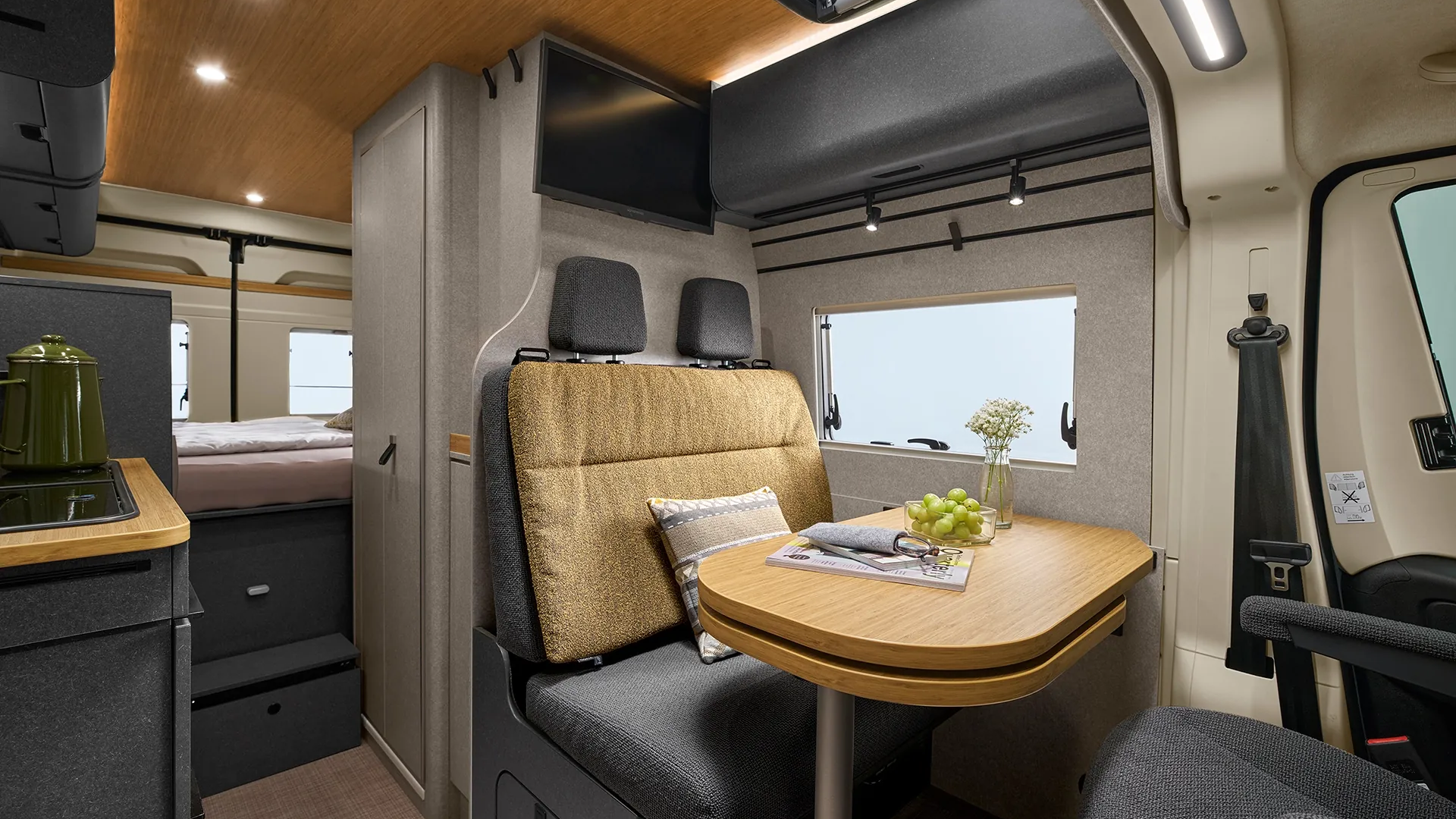 Entertainment on the go – the optional LED TV makes the Hymer Redwood a cosy retreat while travelling.